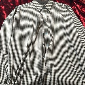 Freshly cleaned London fog shirt.  Size 3xlb.  About 18.5x 36